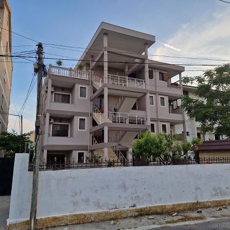 Guest House "Pisha" Durres Exterior photo