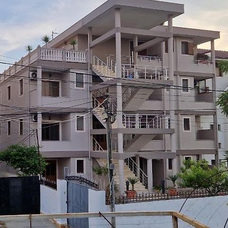 Guest House "Pisha" Durres Exterior photo