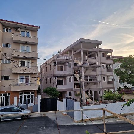 Guest House "Pisha" Durres Exterior photo