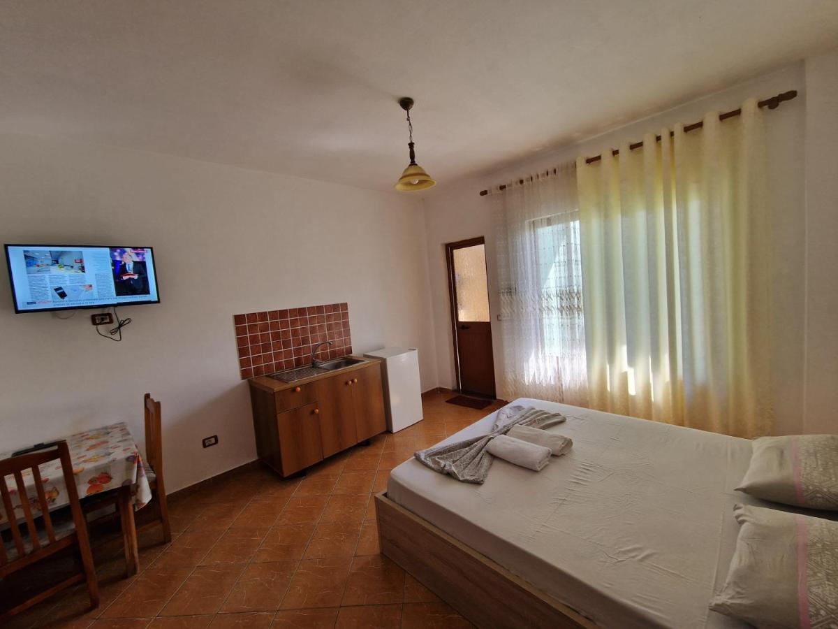 Guest House "Pisha" Durres Exterior photo