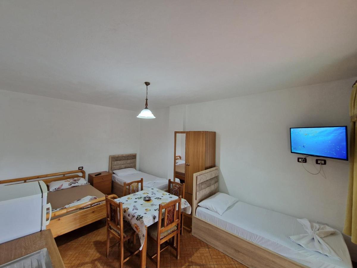 Guest House "Pisha" Durres Exterior photo