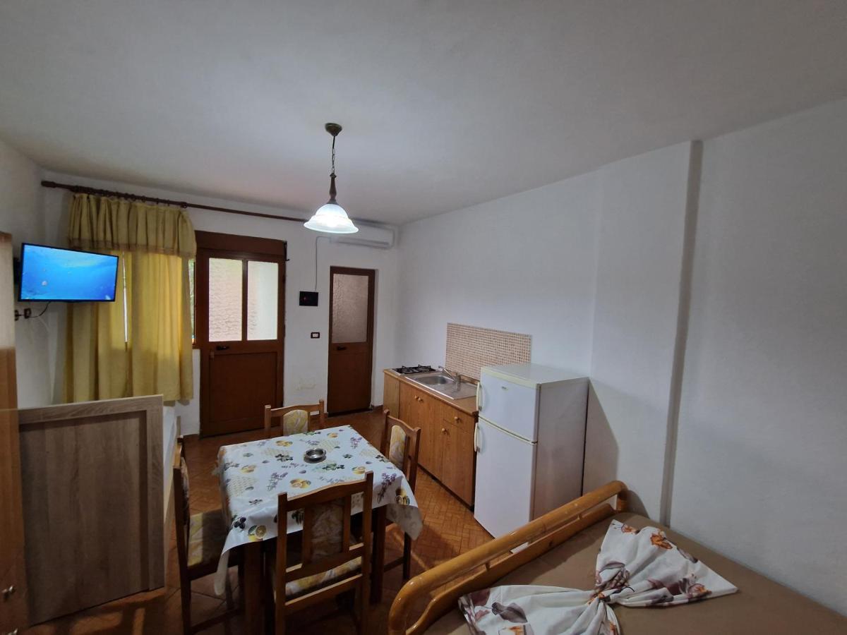Guest House "Pisha" Durres Exterior photo