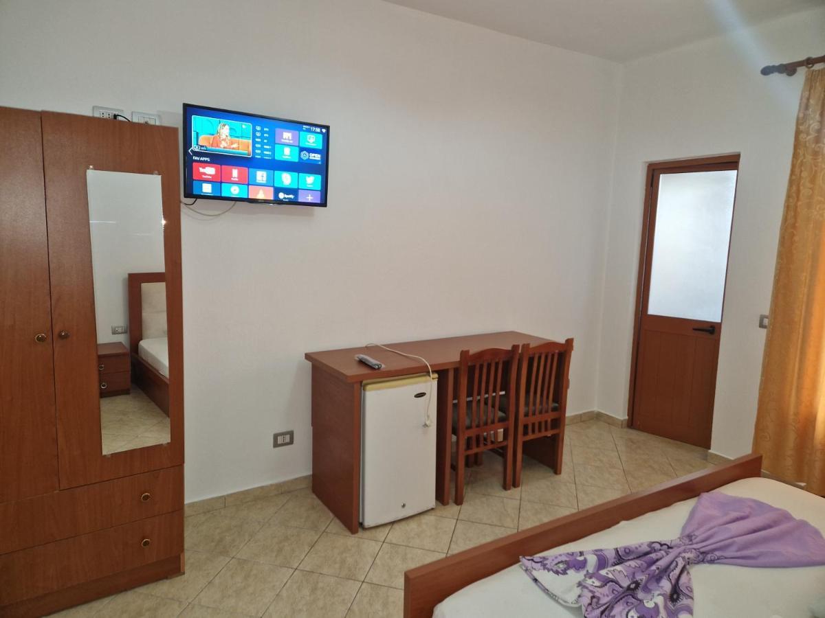 Guest House "Pisha" Durres Exterior photo