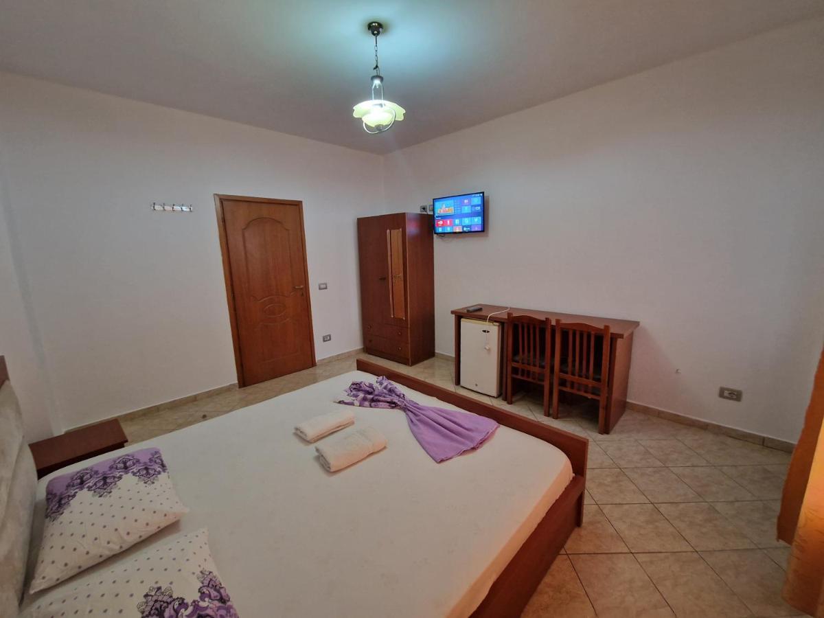 Guest House "Pisha" Durres Exterior photo
