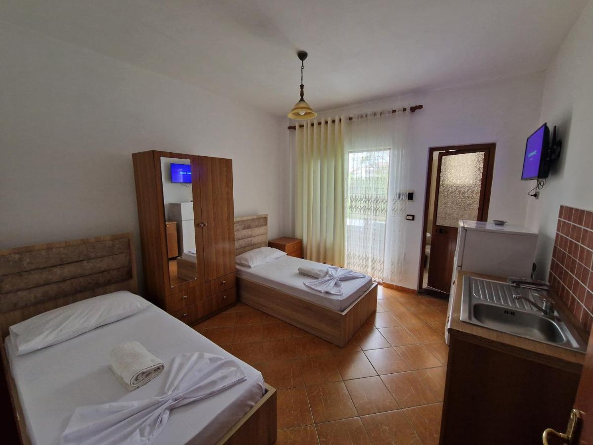 Guest House "Pisha" Durres Exterior photo