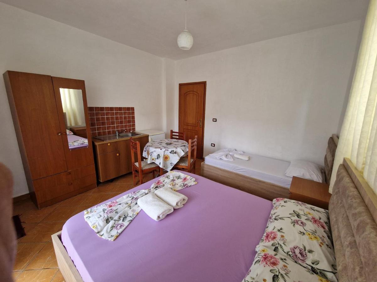 Guest House "Pisha" Durres Exterior photo