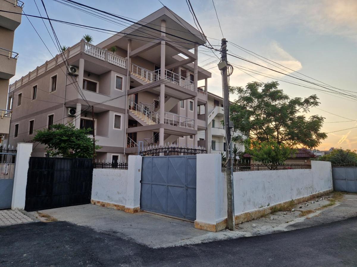 Guest House "Pisha" Durres Exterior photo