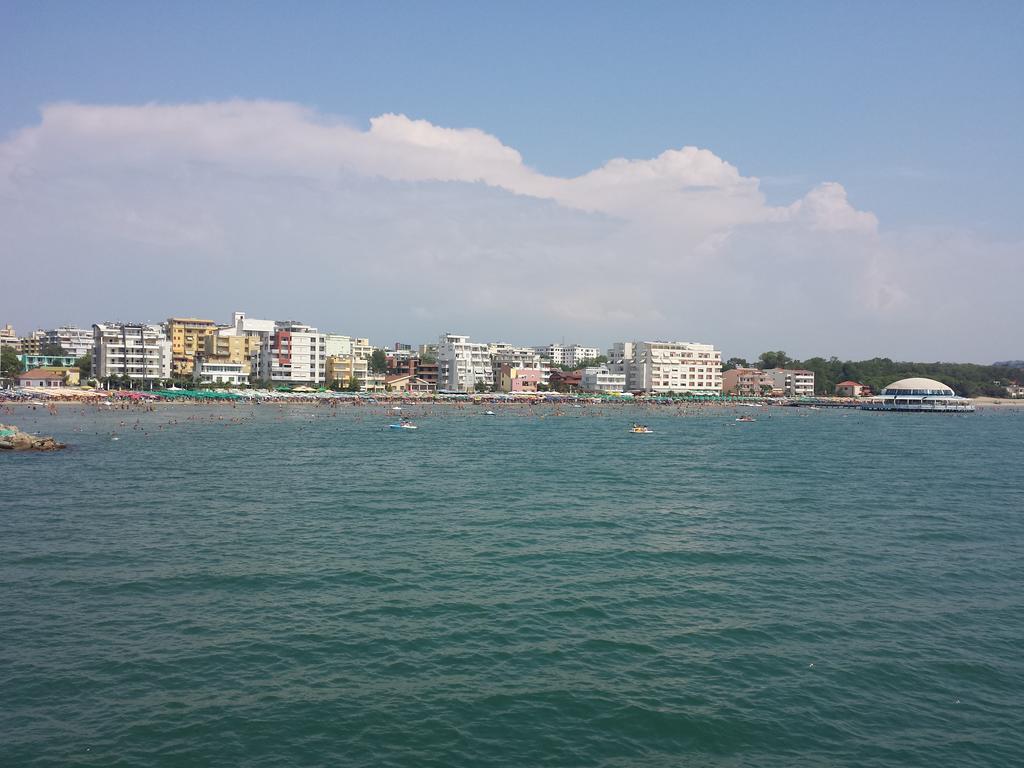 Guest House "Pisha" Durres Exterior photo