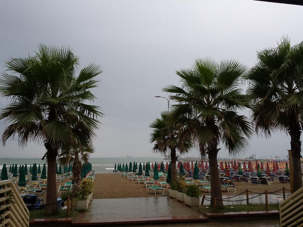 Guest House "Pisha" Durres Exterior photo