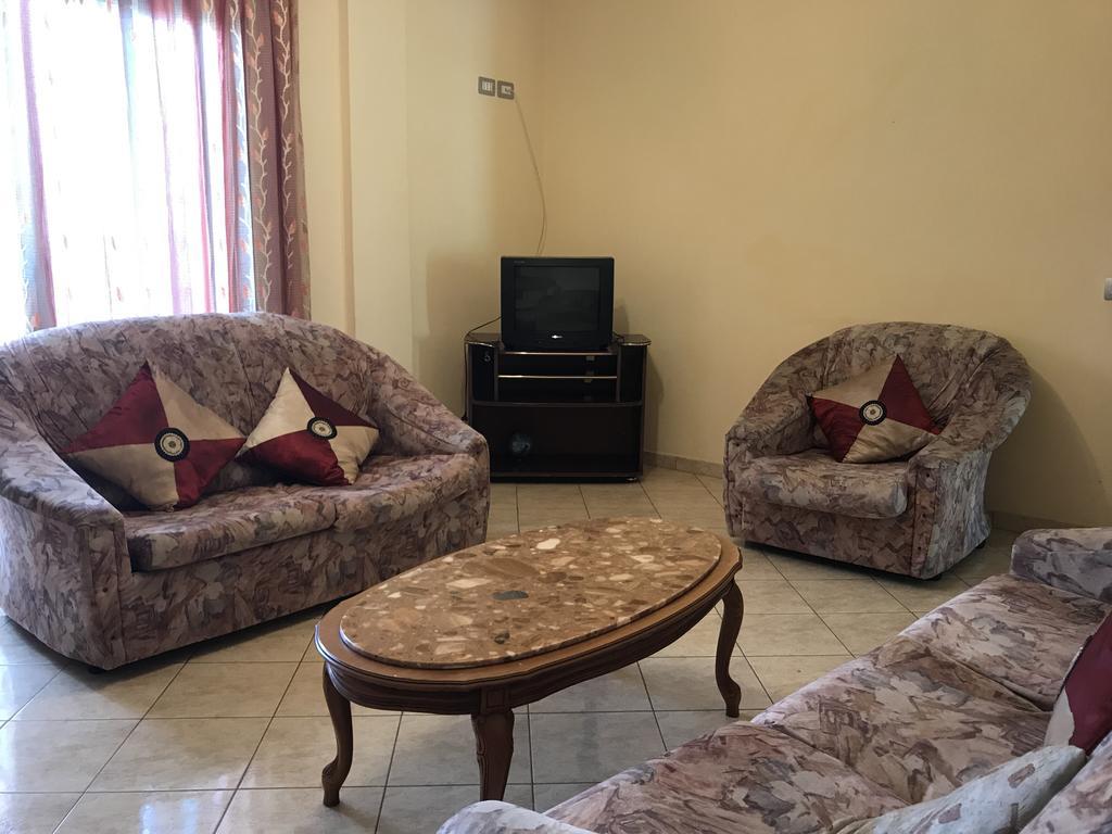 Guest House "Pisha" Durres Exterior photo