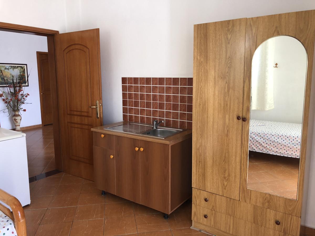 Guest House "Pisha" Durres Exterior photo