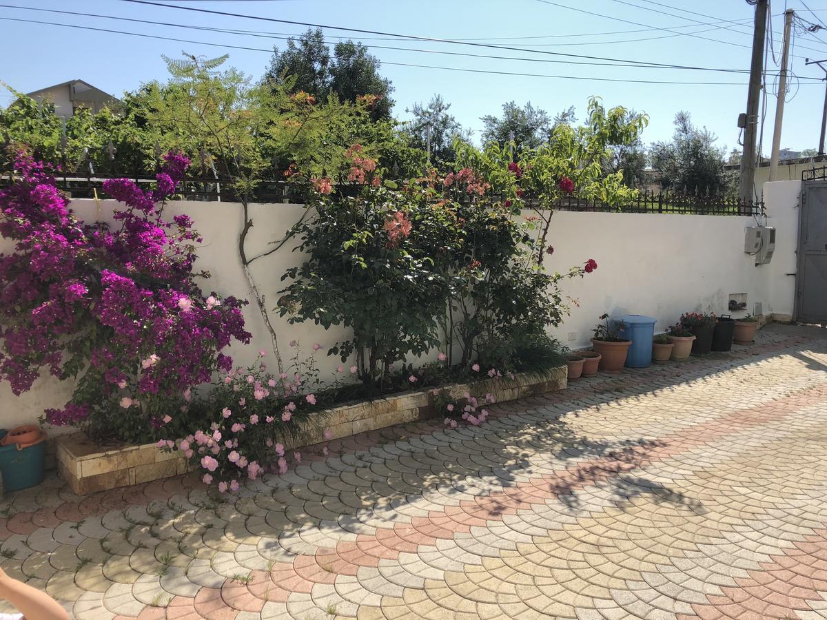 Guest House "Pisha" Durres Exterior photo